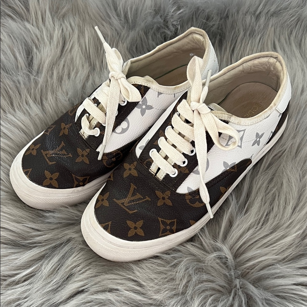 EUC Fashion Sneaker Monogram Canvas Sneakers in Brown and White sz 2Y